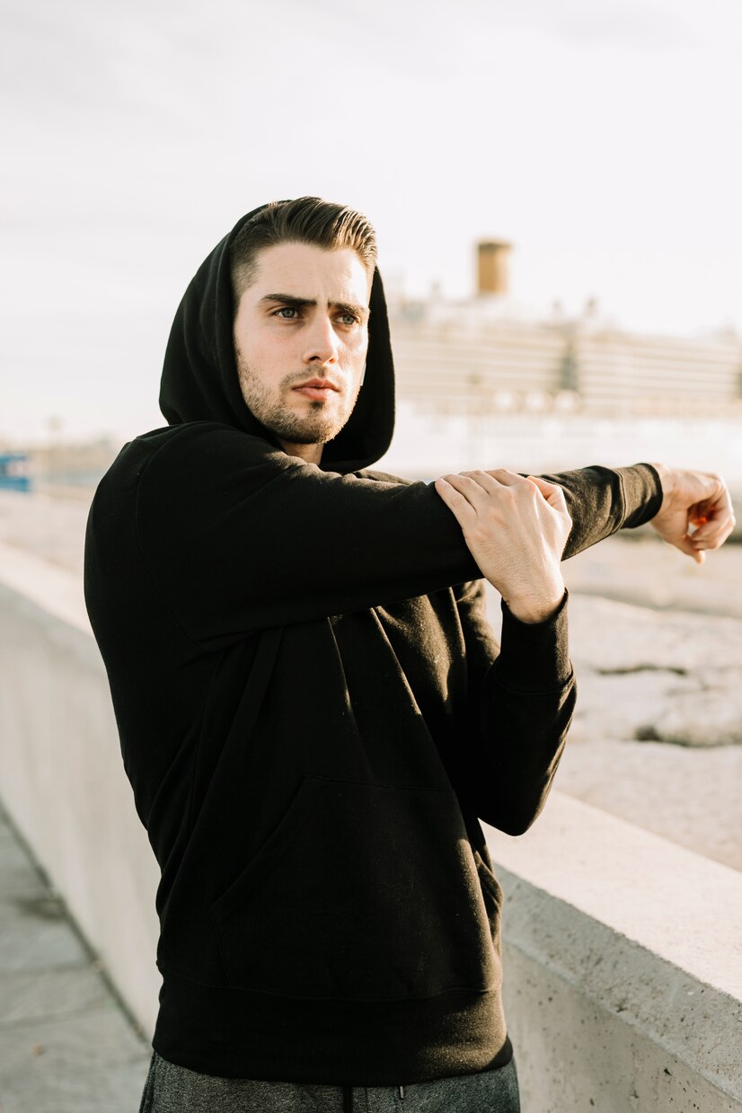 balck_hoodie2.jpg