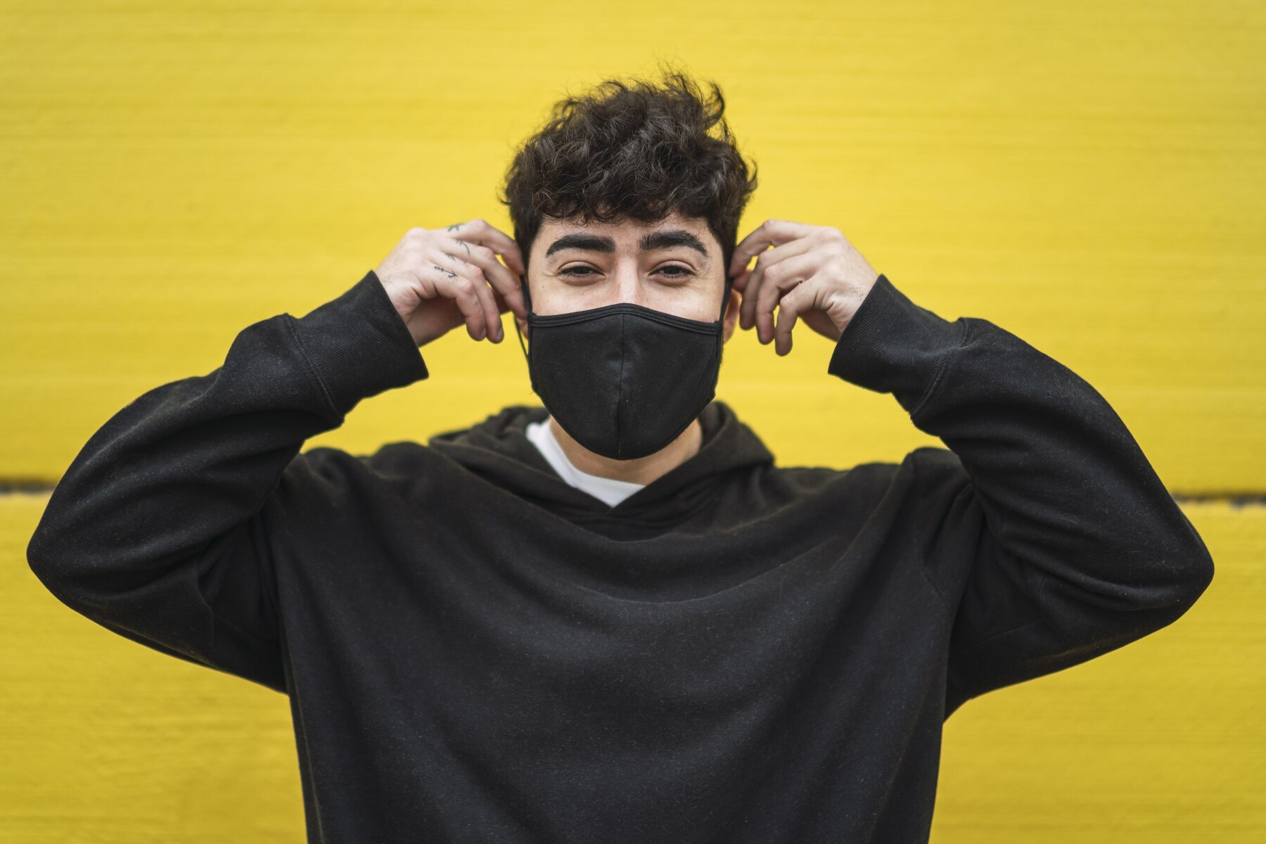 black_hoodie3.jpg